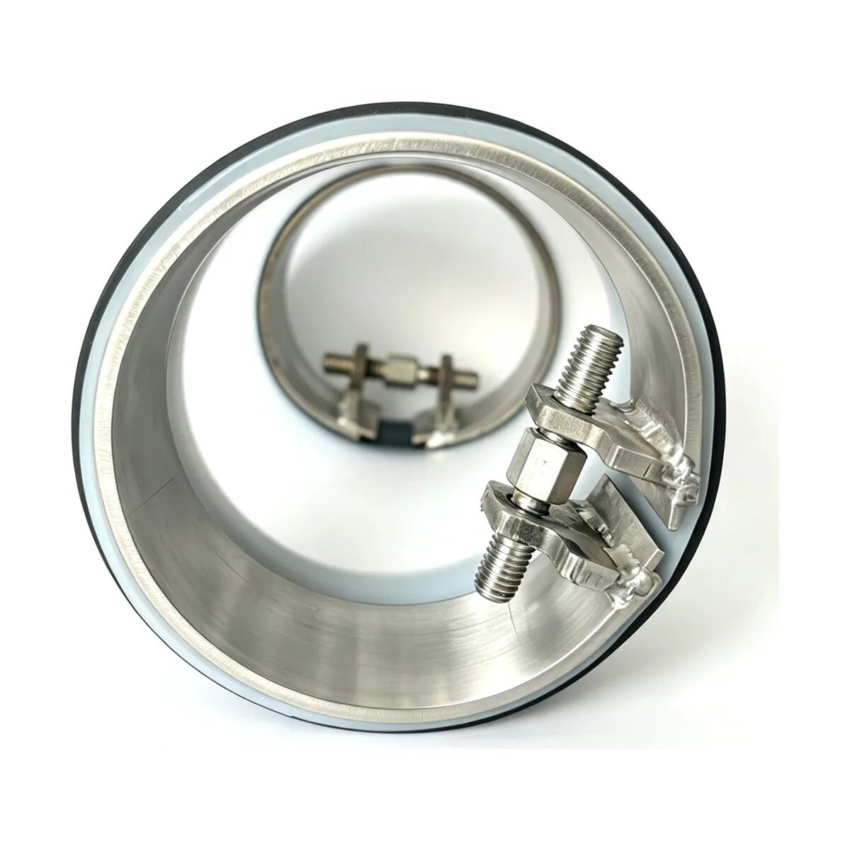 Compression clamp and band assembly of an internal pipe end seal compressing against liner annulus.